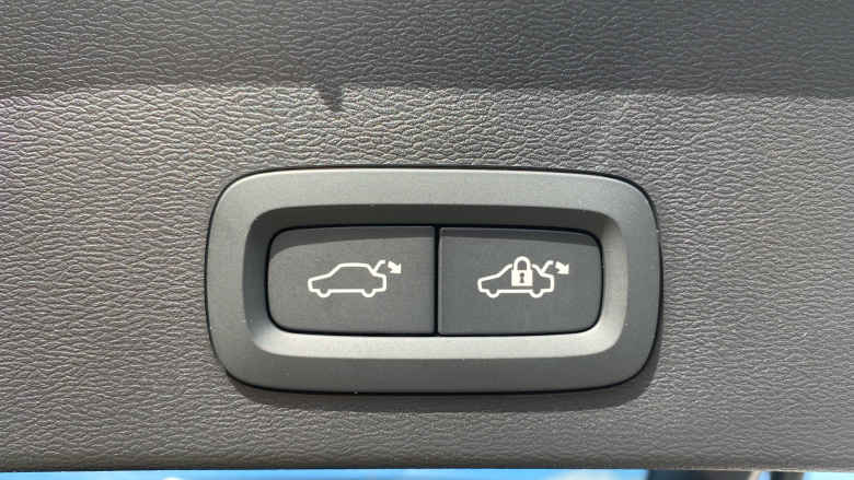 Volvo EX40 185kW Ext Range Plus Black Editon 82kWh 5dr Auto Electric Estate